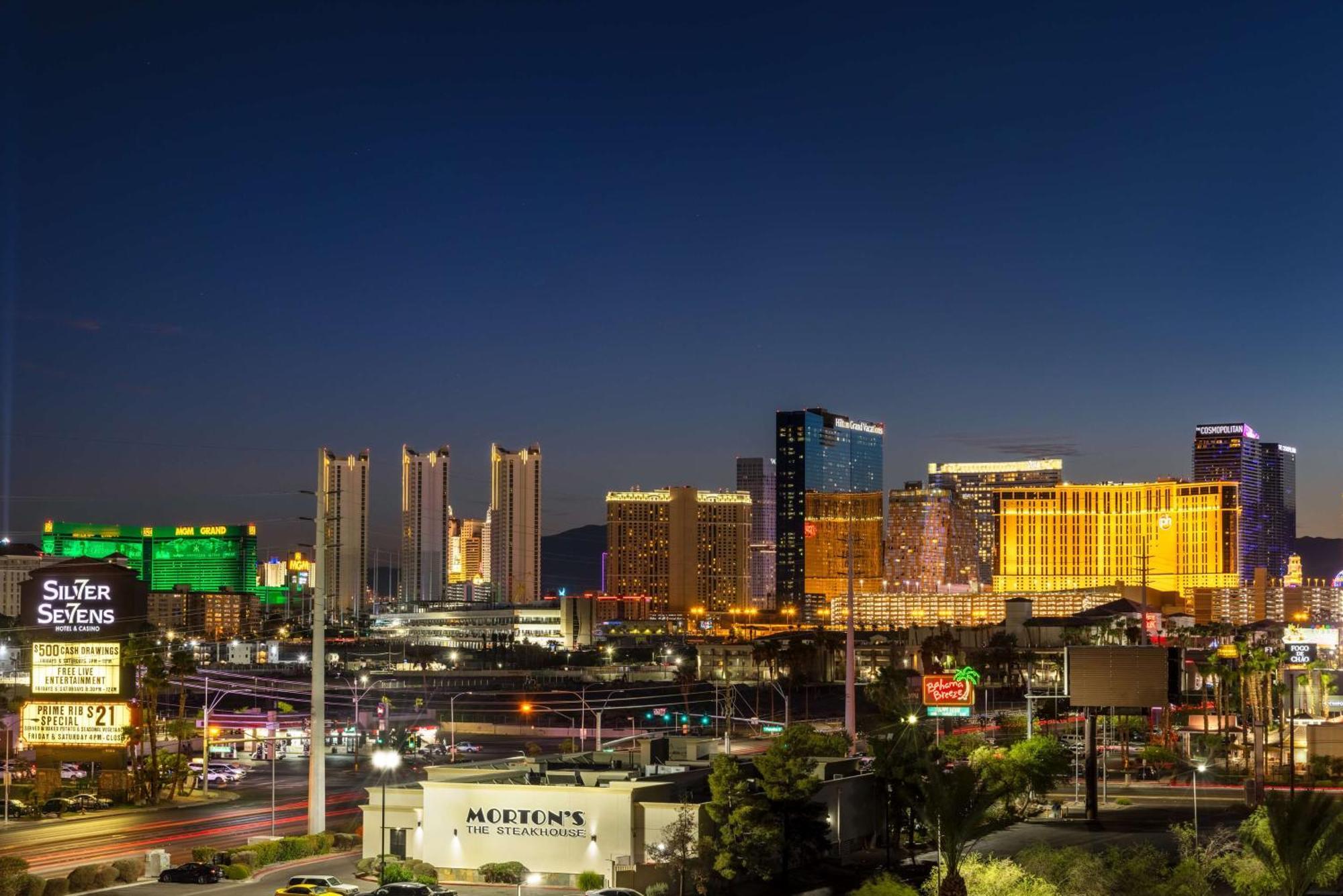 Doubletree By Hilton Las Vegas East Flamingo Buitenkant foto